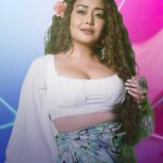 Neha Kakkar Instagram - Can’t wait to make you move and groove the #Balenciaga way! 😉 Coming soon, stay tuned. #tseries @tseries.official #BhushanKumar @tonykakkar @tonyjrlive @adil_choreographer @aliza_shaikh_rimpy @maneeshbhattofficial @sarkarroman @shakeandcut_post #featherfeetentertainment