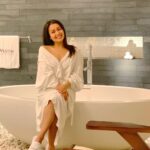 Neha Kakkar Instagram - Good Morning! 🧖🏻‍♀️ Shower done, Let’s begin the day with some Positivi - Tea ☕️♥️😇 #NehaKakkar #NehuDiaries