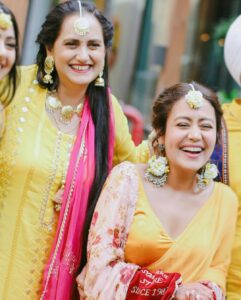 Neha Kakkar Instagram - Happy Mother’s Day to all the women who make me feel like I’m always a little girl. Love You Maaaaa ♥️🥰🙌🏼🙏🏼 Happy Mother’s Day to all the mothers in the world ♥️🙌🏼🙏🏼 #NehaKakkar