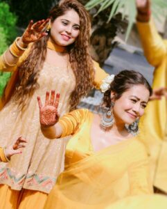Neha Kakkar Instagram - Happy Mother’s Day to all the women who make me feel like I’m always a little girl. Love You Maaaaa ♥️🥰🙌🏼🙏🏼
Happy Mother’s Day to all the mothers in the world ♥️🙌🏼🙏🏼

#NehaKakkar
