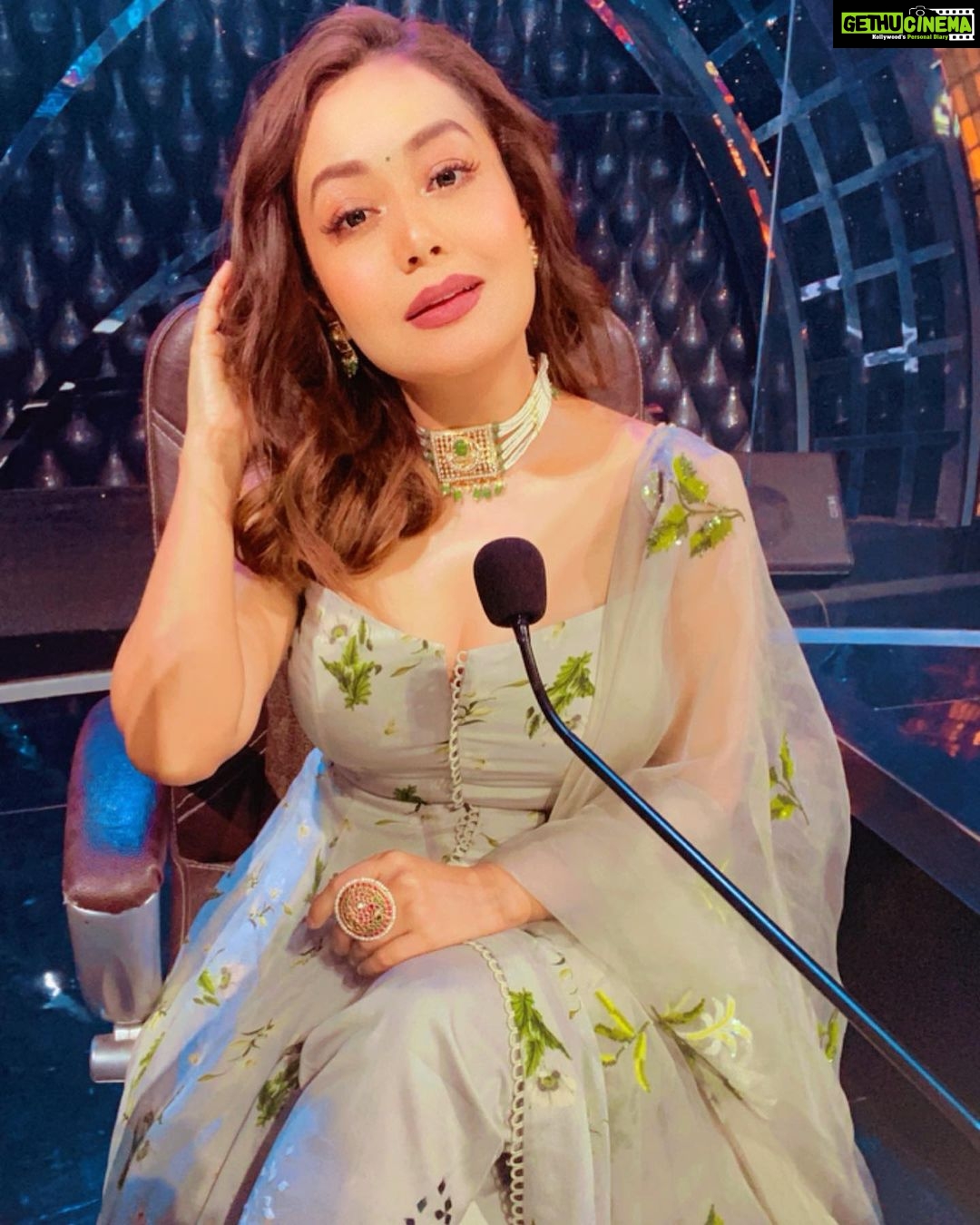 Neha Kakkar - 1.9 Million Likes - Jab Main Patli Hua Karti Thi, Few Months back! πππ₯° #WhenIUsedToBeThin π
#NehaKakkar #NehuDiaries
Outfit by: @mahimamahajanofficial @mahima9 π
Styled by: @ruchikapoor π
My Beautiful Necklace Set with Earrings by My Mother In Law β₯οΈ
Make up: @ritikavatsmakeupandhair π
Hair by: @kimberlymakeupnhair π
Photography by: @piyushmehraofficial π€
#IndianIdol12 #IndianIdol #JudgeSahiba