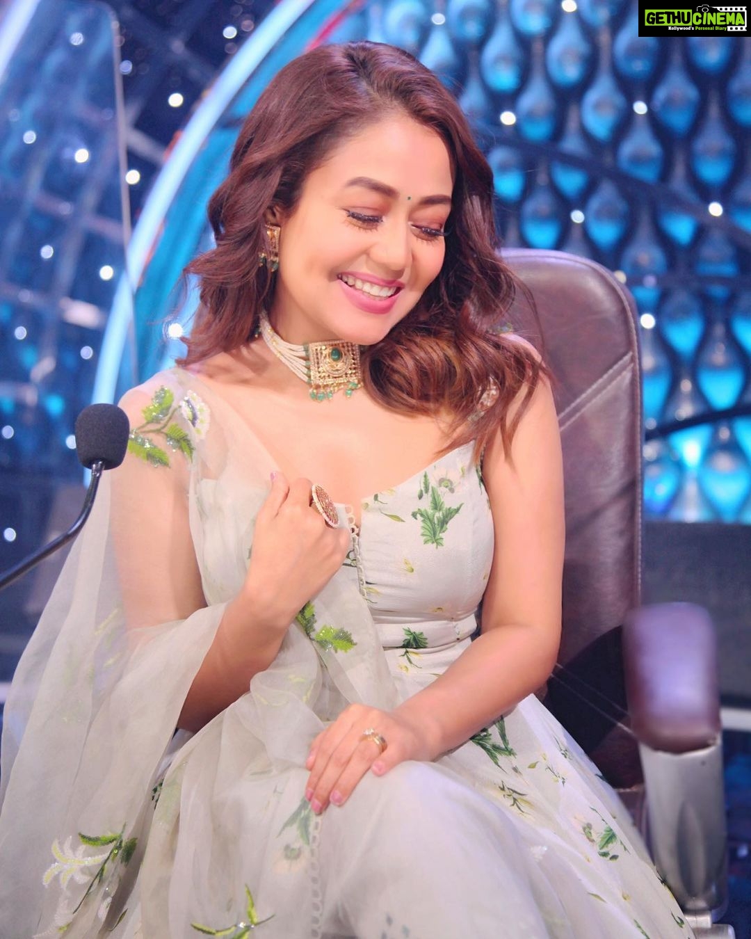 Neha Kakkar - 1.9 Million Likes - Jab Main Patli Hua Karti Thi, Few Months back! πππ₯° #WhenIUsedToBeThin π
#NehaKakkar #NehuDiaries
Outfit by: @mahimamahajanofficial @mahima9 π
Styled by: @ruchikapoor π
My Beautiful Necklace Set with Earrings by My Mother In Law β₯οΈ
Make up: @ritikavatsmakeupandhair π
Hair by: @kimberlymakeupnhair π
Photography by: @piyushmehraofficial π€
#IndianIdol12 #IndianIdol #JudgeSahiba