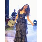 Neha Kakkar Instagram - Watch this video on my YouTube Channel that I just now uploaded!! 🔥🥰 #NehaKakkarLive for #Moranis 😇 Outfit by: @sonaakshiraaj Styled by: @ruchikapoor MUAH: @ritikavatsmakeupandhair Photography: @themediatronic #NehuDiaries #NehaKakkar