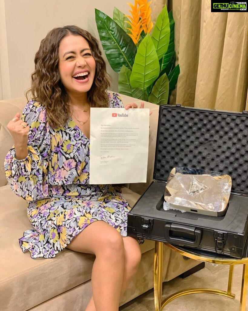 Neha Kakkar Instagram - The Only Indian Singer to own YouTube Diamond Award!!!! This wouldn’t have been possible without my Family’s support including Mom Dad, @tonykakkar @sonukakkarofficial didi ♥️💪🏼and You? I Can’t thank You all enough!!!! Love each one of You ♥️🤗🙏🏼 Thank you @youtubeindia 🙌🏼 Thanks to My #NeHearts Specially! Much love to the new member in our family @rohanpreetsingh 🥰♥️ Watch my Video on my YouTube channel where I unveil The Award! 🤩 #DiamondPlayButton #DiamondCreatorAward #NehuDiaries