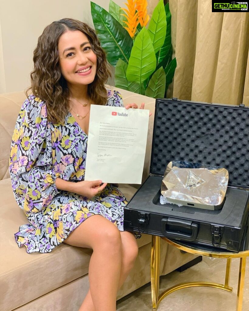 Neha Kakkar Instagram - The Only Indian Singer to own YouTube Diamond Award!!!! This wouldn’t have been possible without my Family’s support including Mom Dad, @tonykakkar @sonukakkarofficial didi ♥️💪🏼and You? I Can’t thank You all enough!!!! Love each one of You ♥️🤗🙏🏼 Thank you @youtubeindia 🙌🏼 Thanks to My #NeHearts Specially! Much love to the new member in our family @rohanpreetsingh 🥰♥️ Watch my Video on my YouTube channel where I unveil The Award! 🤩 #DiamondPlayButton #DiamondCreatorAward #NehuDiaries