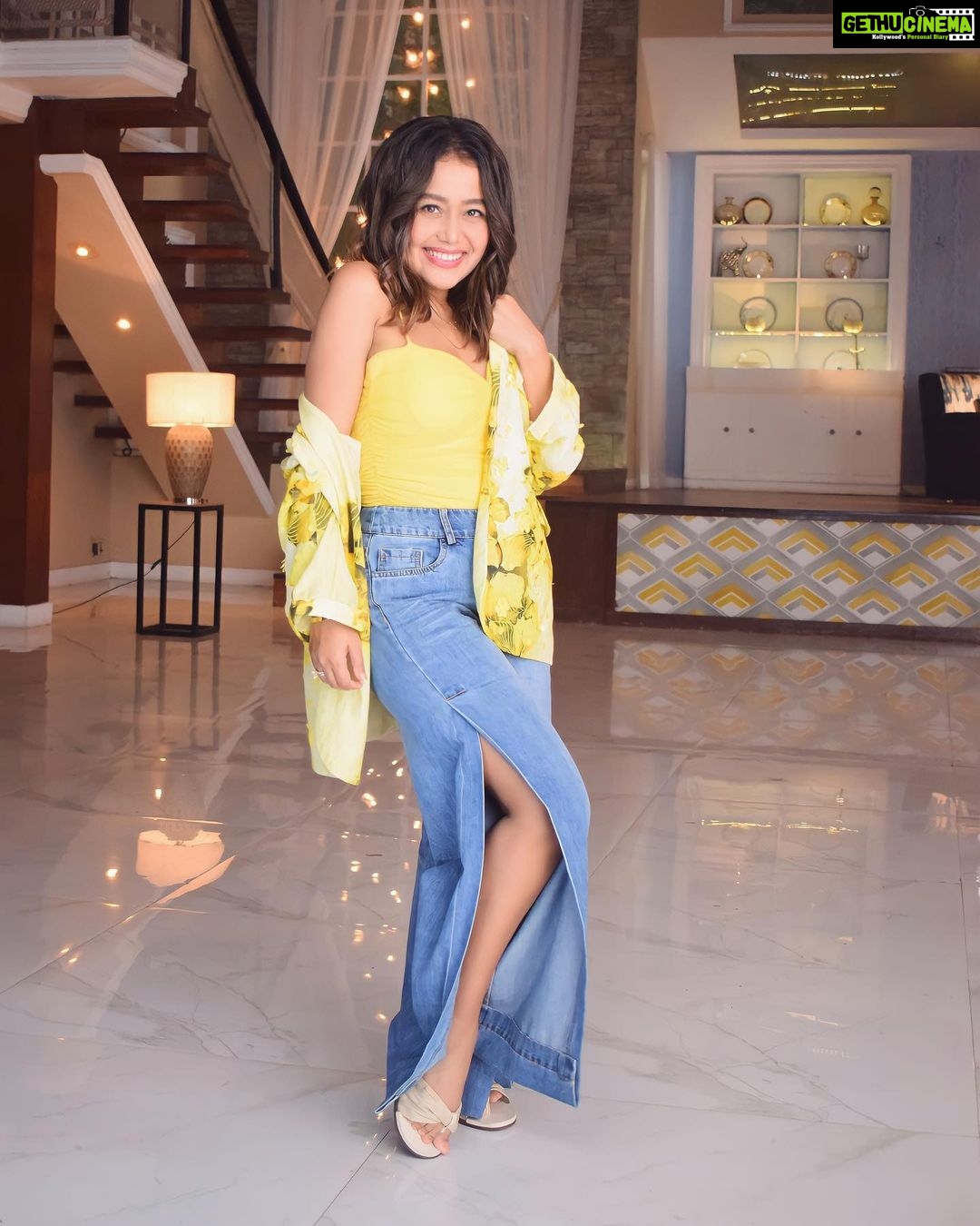 Neha Kakkar - 1.8 Million Likes - When Iβm in the Kitchen v/s Living room ππ₯°
#NehuDiaries