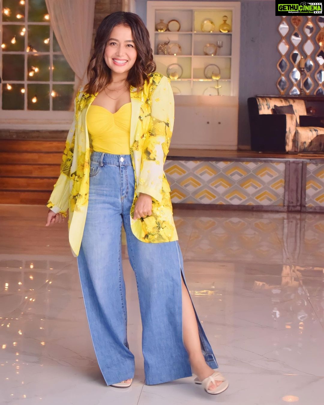 Neha Kakkar - 1.8 Million Likes - When Iβm in the Kitchen v/s Living room ππ₯°
#NehuDiaries