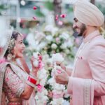 Neha Kakkar Instagram - Best Clicks of my life!!! 💝🙏🏼 @rohanpreetsingh You make me look even better when I’m with You 👰🏻🤴🏻 Wearing @sabyasachiofficial 💝💕 Jewellery & Footwear: @sabyasachijewelry @bridesofsabyasachi @groomsofsabyasachi Photography: @deepikasdeepclicks Styled by @sabyasachiofficial Makeup by @vibhagusain Hair by @deepalid10 Chooda & Kaleera: @omsons_bridal_store Mehendi: @rajumehandiwala6 Event by @theroyaleventsindia Decor by @showkraftdesignerweddings Venue: @jwmarriottdelhi Event managed by @theshadiwale Hospitality: @akshhaydekhoduniya @sudhanshujaindekhduniya Catering: @Tandoorinightscatering Special thanks to Chef Lalit & Sakshi Tuli #NehuDaVyah #NehuPreet