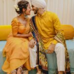 Neha Kakkar Instagram - #NehuPreet Ki Haldi Ceremony! ♥️💛🙏🏼😇 @rohanpreetsingh ♥️😇 Our Outfits : @shilpiahujaofficial Jewellery : @indiatrend @justpeachyindia Styled By : @ritzsony @styledose1 Rohu’s Footwears: @italianshoesco Make up: @vibhagusain Hair: @deepalid10 Photography: @deepikasdeepclicks Mehendi: @rajumehandiwala6 #NehuDaVyah