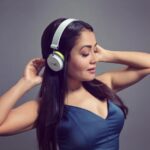 Neha Kakkar Instagram - How I listen to Neha Kakkar songs on @boAt.nirvana 🥰😇 #IamaboAtHead #NehaKakkar #SoulOfTheMusicians #BoatNirvana . #IndianIdol Tonight at 8 pm. 😎