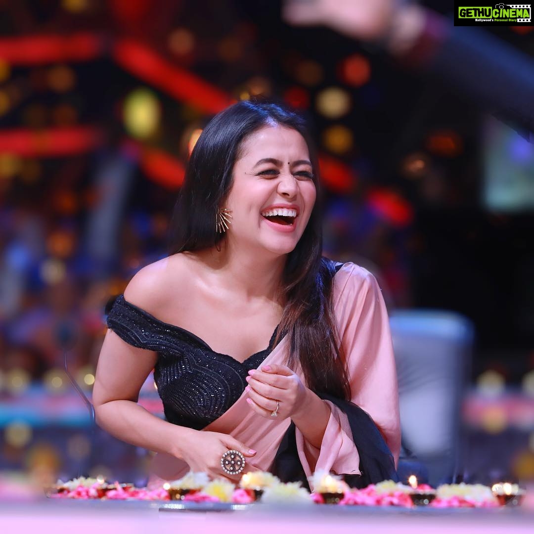 Neha Kakkar Instagram - Stay Happy! Life’s beautiful ♥️😇 . . #NehaKakkar