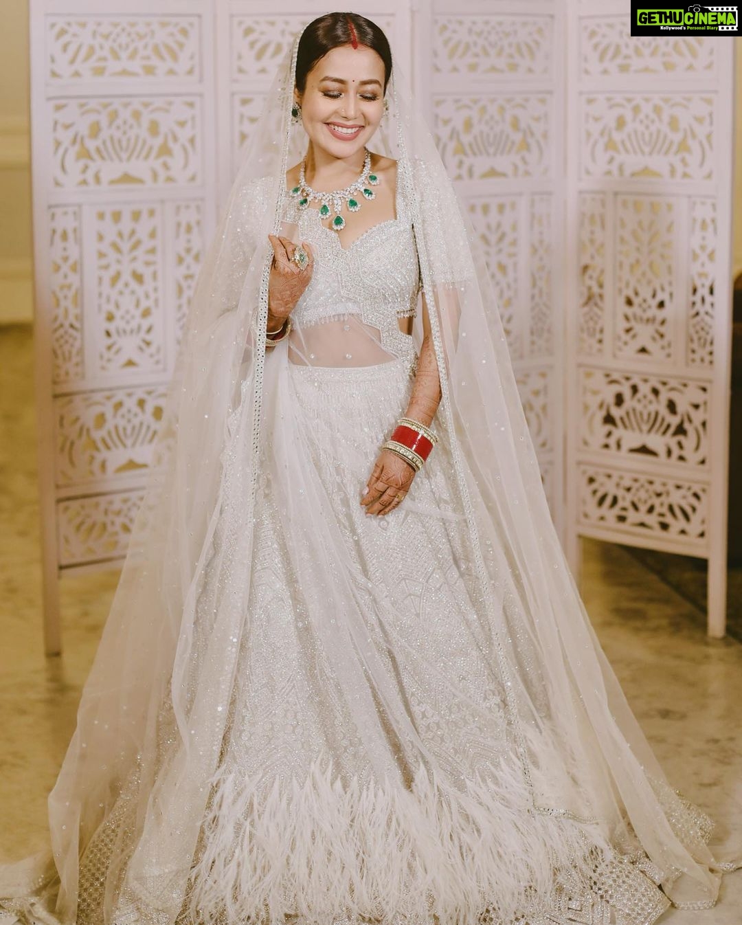 Neha Kakkar - 2.8 Million Likes - If looks could Kill! π₯°π
Special Thanks to @falgunishanepeacockindia @ritikavatsmakeupandhair & @deepikasdeepclicks πππΌ
#NehuDaVyah #NehuPreet
