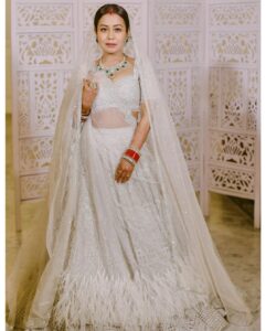 Neha Kakkar Instagram - If looks could Kill! 🥰😝 

Special Thanks to @falgunishanepeacockindia @ritikavatsmakeupandhair & @deepikasdeepclicks 😍🙌🏼

#NehuDaVyah #NehuPreet