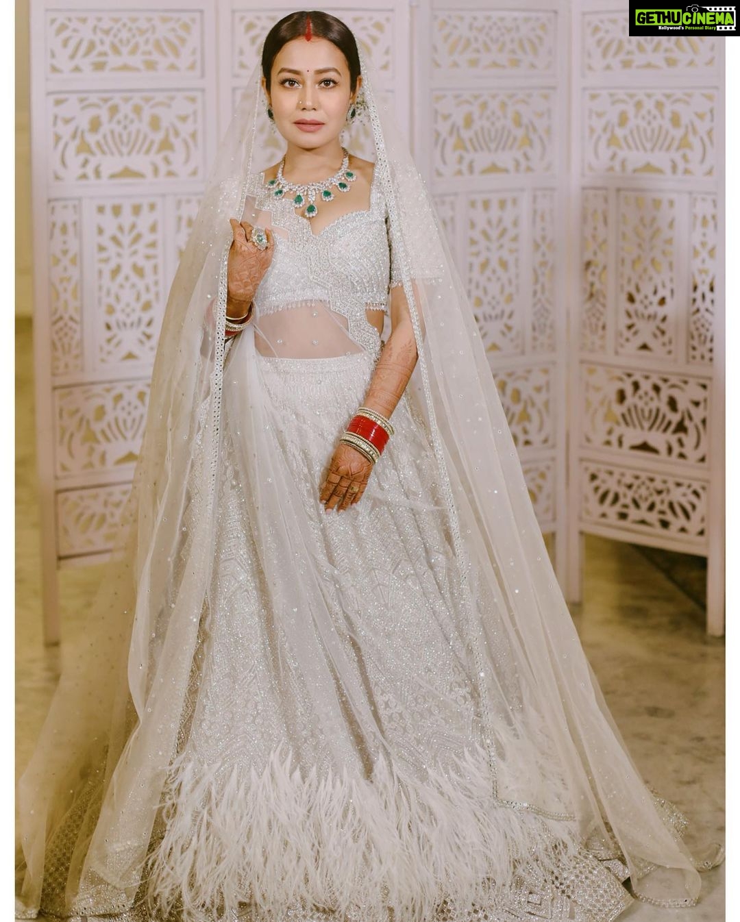 Neha Kakkar - 2.8 Million Likes - If looks could Kill! π₯°π
Special Thanks to @falgunishanepeacockindia @ritikavatsmakeupandhair & @deepikasdeepclicks πππΌ
#NehuDaVyah #NehuPreet