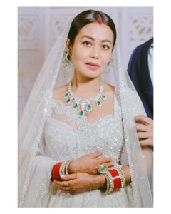 Neha Kakkar Instagram - If looks could Kill! 🥰😝 

Special Thanks to @falgunishanepeacockindia @ritikavatsmakeupandhair & @deepikasdeepclicks 😍🙌🏼

#NehuDaVyah #NehuPreet