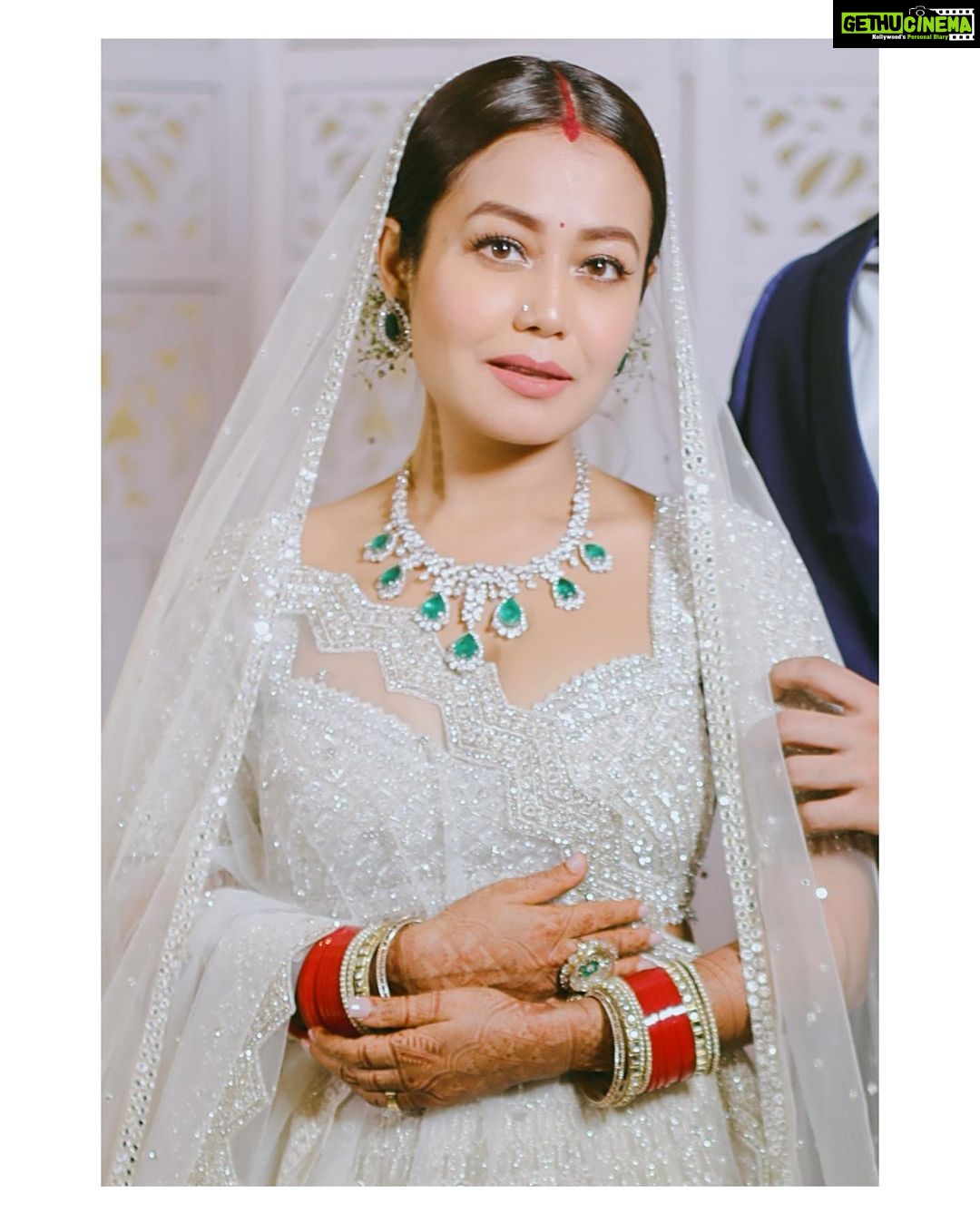 Neha Kakkar - 2.8 Million Likes - If looks could Kill! π₯°π
Special Thanks to @falgunishanepeacockindia @ritikavatsmakeupandhair & @deepikasdeepclicks πππΌ
#NehuDaVyah #NehuPreet