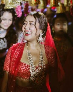 Neha Kakkar Instagram - Oh my god!!!! 😍@falgunishanepeacockindia Best Designers Ever! Never thought I can look this good but they made it possible!! Huge respect and love for You ♥️🙌🏼 @rohanpreetsingh and I are your biggest Fans 🥰 

Special thanks to 
@vibhagusain ♥️ and 
@deepalid10 ♥️ 

#NehuPreet #NehuDaVyah