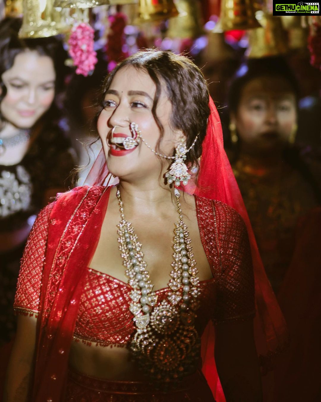 Neha Kakkar - 2.8 Million Likes - Oh my god!!!! π@falgunishanepeacockindia Best Designers Ever! Never thought I can look this good but they made it possible!! Huge respect and love for You β₯οΈππΌ @rohanpreetsingh and I are your biggest Fans π₯°
Special thanks to
@vibhagusain β₯οΈ and
@deepalid10 β₯οΈ
#NehuPreet #NehuDaVyah