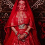 Neha Kakkar Instagram - Oh my god!!!! 😍@falgunishanepeacockindia Best Designers Ever! Never thought I can look this good but they made it possible!! Huge respect and love for You ♥️🙌🏼 @rohanpreetsingh and I are your biggest Fans 🥰 Special thanks to @vibhagusain ♥️ and @deepalid10 ♥️ #NehuPreet #NehuDaVyah