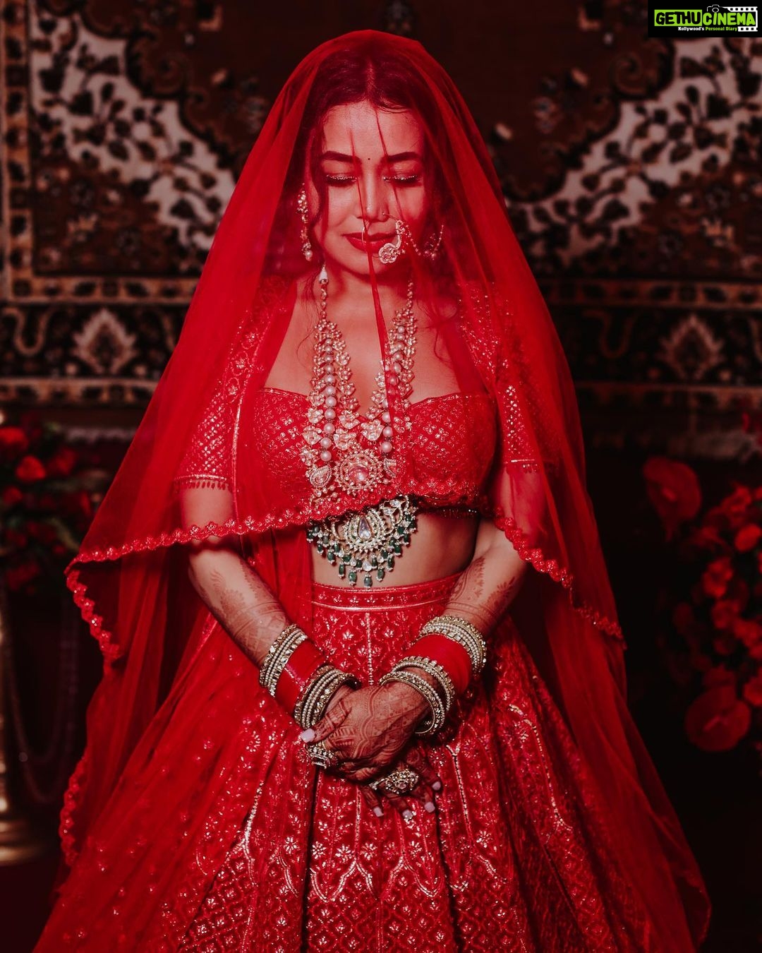 Neha Kakkar - 2.8 Million Likes - Oh my god!!!! π@falgunishanepeacockindia Best Designers Ever! Never thought I can look this good but they made it possible!! Huge respect and love for You β₯οΈππΌ @rohanpreetsingh and I are your biggest Fans π₯°
Special thanks to
@vibhagusain β₯οΈ and
@deepalid10 β₯οΈ
#NehuPreet #NehuDaVyah