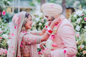 Neha Kakkar Instagram - Best Clicks of my life!!! 💝🙏🏼 @rohanpreetsingh You make me look even better when I’m with You 👰🏻🤴🏻
Wearing @sabyasachiofficial 💝💕

Jewellery & Footwear: @sabyasachijewelry 
@bridesofsabyasachi @groomsofsabyasachi

Photography: @deepikasdeepclicks

Styled by @sabyasachiofficial 
Makeup by @vibhagusain
Hair by @deepalid10 
Chooda & Kaleera: @omsons_bridal_store 
Mehendi: @rajumehandiwala6

Event by @theroyaleventsindia
Decor by @showkraftdesignerweddings
Venue: @jwmarriottdelhi 

Event managed by @theshadiwale
Hospitality:
@akshhaydekhoduniya
@sudhanshujaindekhduniya
Catering: @Tandoorinightscatering 
Special thanks to Chef Lalit & Sakshi Tuli 
#NehuDaVyah #NehuPreet