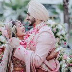 Neha Kakkar Instagram - Best Clicks of my life!!! 💝🙏🏼 @rohanpreetsingh You make me look even better when I’m with You 👰🏻🤴🏻 Wearing @sabyasachiofficial 💝💕 Jewellery & Footwear: @sabyasachijewelry @bridesofsabyasachi @groomsofsabyasachi Photography: @deepikasdeepclicks Styled by @sabyasachiofficial Makeup by @vibhagusain Hair by @deepalid10 Chooda & Kaleera: @omsons_bridal_store Mehendi: @rajumehandiwala6 Event by @theroyaleventsindia Decor by @showkraftdesignerweddings Venue: @jwmarriottdelhi Event managed by @theshadiwale Hospitality: @akshhaydekhoduniya @sudhanshujaindekhduniya Catering: @Tandoorinightscatering Special thanks to Chef Lalit & Sakshi Tuli #NehuDaVyah #NehuPreet