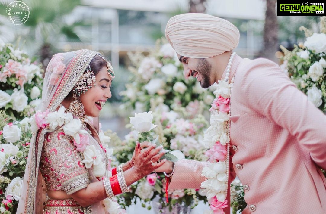 Neha Kakkar - 3.1 Million Likes - Best Clicks of my life!!! πππΌ @rohanpreetsingh You make me look even better when Iβm with You π°π»π€΄π»
Wearing @sabyasachiofficial ππ
Jewellery & Footwear: @sabyasachijewelry
@bridesofsabyasachi @groomsofsabyasachi
Photography: @deepikasdeepclicks
Styled by @sabyasachiofficial
Makeup by @vibhagusain
Hair by @deepalid10
Chooda & Kaleera: @omsons_bridal_store
Mehendi: @rajumehandiwala6
Event by @theroyaleventsindia
Decor by @showkraftdesignerweddings
Venue: @jwmarriottdelhi
Event managed by @theshadiwale
Hospitality:
@akshhaydekhoduniya
@sudhanshujaindekhduniya
Catering: @Tandoorinightscatering
Special thanks to Chef Lalit & Sakshi Tuli
#NehuDaVyah #NehuPreet