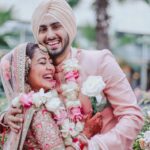 Neha Kakkar Instagram - Best Clicks of my life!!! 💝🙏🏼 @rohanpreetsingh You make me look even better when I’m with You 👰🏻🤴🏻 Wearing @sabyasachiofficial 💝💕 Jewellery & Footwear: @sabyasachijewelry @bridesofsabyasachi @groomsofsabyasachi Photography: @deepikasdeepclicks Styled by @sabyasachiofficial Makeup by @vibhagusain Hair by @deepalid10 Chooda & Kaleera: @omsons_bridal_store Mehendi: @rajumehandiwala6 Event by @theroyaleventsindia Decor by @showkraftdesignerweddings Venue: @jwmarriottdelhi Event managed by @theshadiwale Hospitality: @akshhaydekhoduniya @sudhanshujaindekhduniya Catering: @Tandoorinightscatering Special thanks to Chef Lalit & Sakshi Tuli #NehuDaVyah #NehuPreet