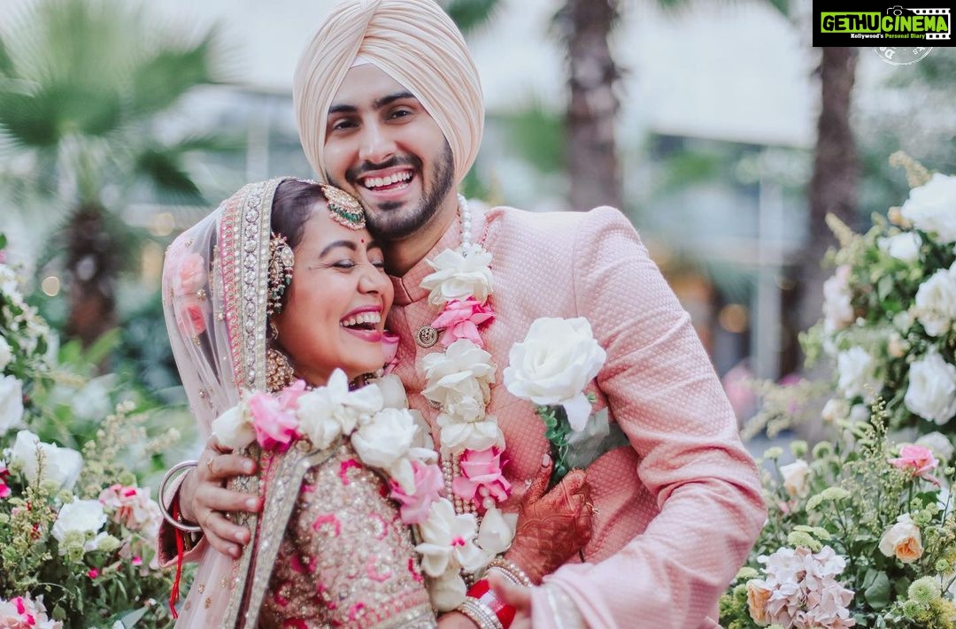 Neha Kakkar - 3.1 Million Likes - Best Clicks of my life!!! πππΌ @rohanpreetsingh You make me look even better when Iβm with You π°π»π€΄π»
Wearing @sabyasachiofficial ππ
Jewellery & Footwear: @sabyasachijewelry
@bridesofsabyasachi @groomsofsabyasachi
Photography: @deepikasdeepclicks
Styled by @sabyasachiofficial
Makeup by @vibhagusain
Hair by @deepalid10
Chooda & Kaleera: @omsons_bridal_store
Mehendi: @rajumehandiwala6
Event by @theroyaleventsindia
Decor by @showkraftdesignerweddings
Venue: @jwmarriottdelhi
Event managed by @theshadiwale
Hospitality:
@akshhaydekhoduniya
@sudhanshujaindekhduniya
Catering: @Tandoorinightscatering
Special thanks to Chef Lalit & Sakshi Tuli
#NehuDaVyah #NehuPreet