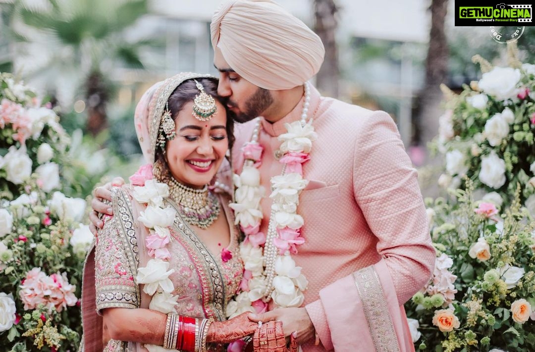 Neha Kakkar - 3.1 Million Likes - Best Clicks of my life!!! πππΌ @rohanpreetsingh You make me look even better when Iβm with You π°π»π€΄π»
Wearing @sabyasachiofficial ππ
Jewellery & Footwear: @sabyasachijewelry
@bridesofsabyasachi @groomsofsabyasachi
Photography: @deepikasdeepclicks
Styled by @sabyasachiofficial
Makeup by @vibhagusain
Hair by @deepalid10
Chooda & Kaleera: @omsons_bridal_store
Mehendi: @rajumehandiwala6
Event by @theroyaleventsindia
Decor by @showkraftdesignerweddings
Venue: @jwmarriottdelhi
Event managed by @theshadiwale
Hospitality:
@akshhaydekhoduniya
@sudhanshujaindekhduniya
Catering: @Tandoorinightscatering
Special thanks to Chef Lalit & Sakshi Tuli
#NehuDaVyah #NehuPreet