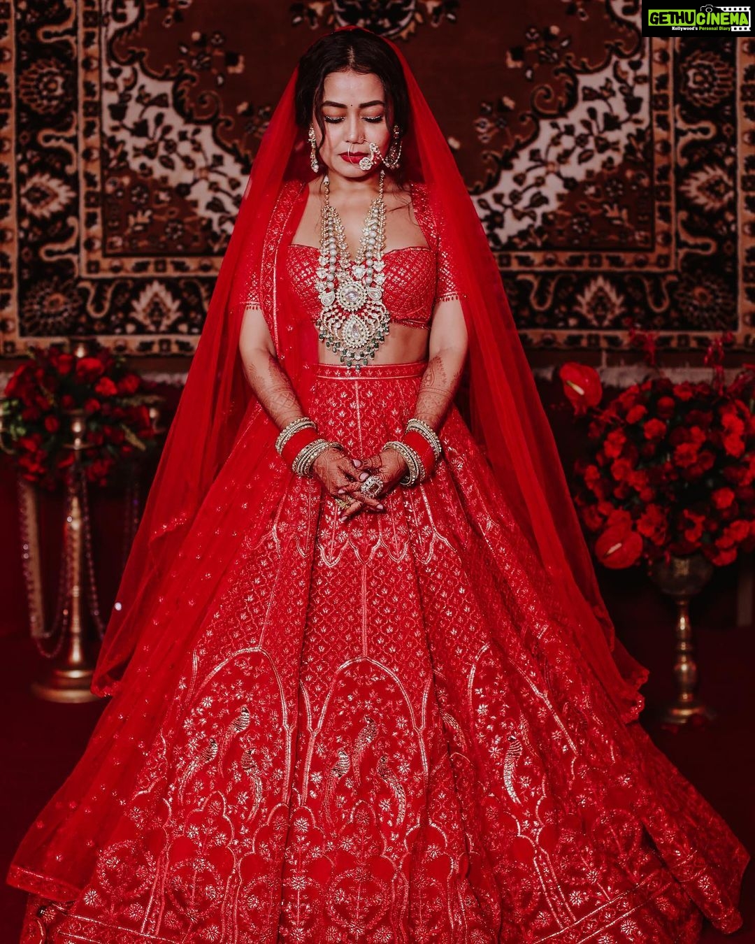Neha Kakkar - 3.4 Million Likes - @rohanpreetsingh βs Bride! β₯οΈβ₯οΈπ
Photography @deepikasdeepclicks
Wearing @falgunishanepeacockindia
@falgunipeacock @shanepeacock
Jewellery by @archanaaggarwalofficial
Nath by @merialmariofficial
Makeup by @vibhagusain
Hair by @deepalid10
Chooda & Kaleera by @omsons_bridal_store bridal_studio
#NehuPreet #NehuDaVyah
#falgunishanepeacockindia #falgunipeacock #shanepeacock