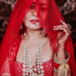 Neha Kakkar Instagram - @rohanpreetsingh ‘s Bride! ♥️♥️😇 Photography @deepikasdeepclicks Wearing @falgunishanepeacockindia @falgunipeacock @shanepeacock Jewellery by @archanaaggarwalofficial Nath by @merialmariofficial Makeup by @vibhagusain Hair by @deepalid10 Chooda & Kaleera by @omsons_bridal_store bridal_studio #NehuPreet #NehuDaVyah #falgunishanepeacockindia #falgunipeacock #shanepeacock