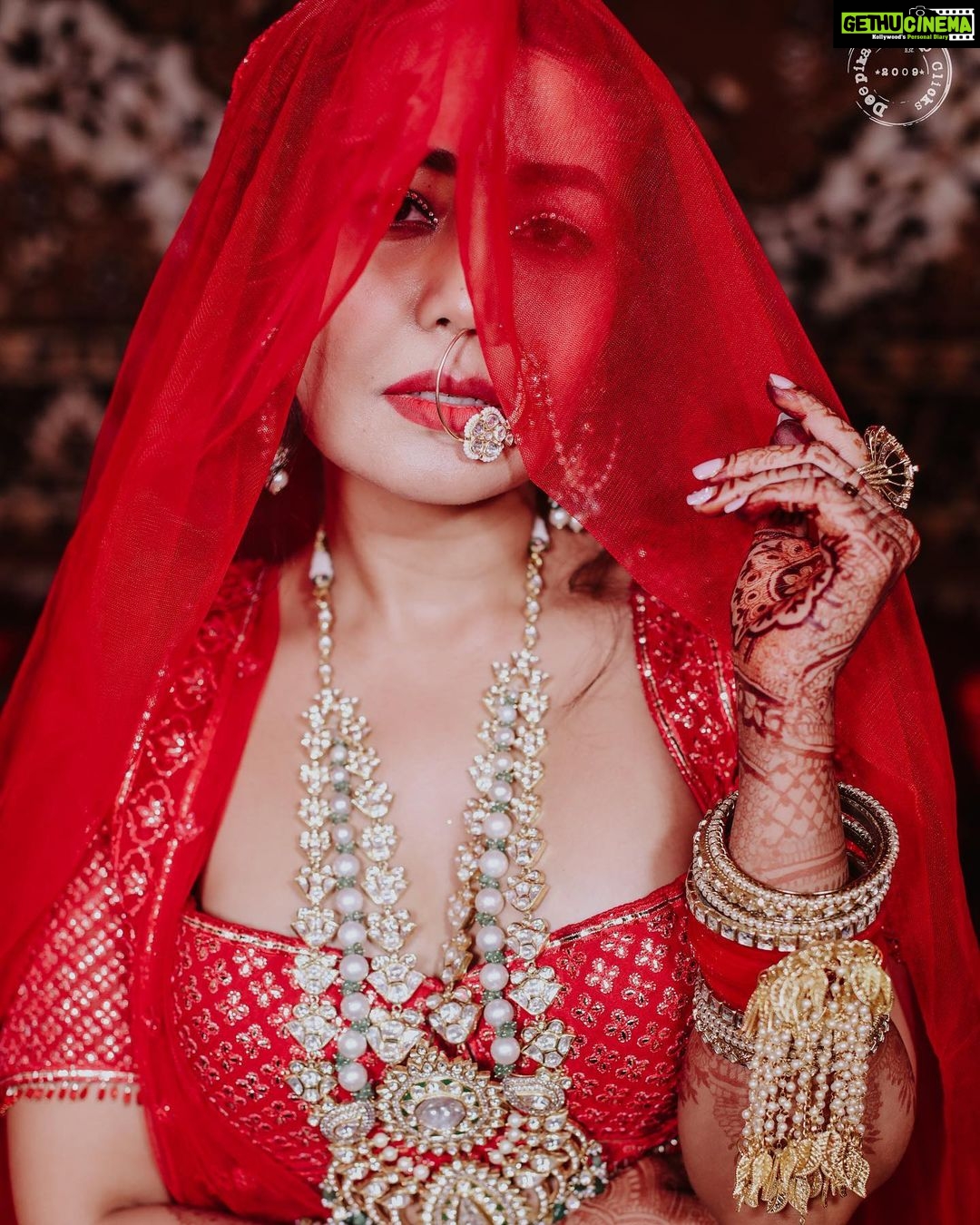 Neha Kakkar - 3.4 Million Likes - @rohanpreetsingh βs Bride! β₯οΈβ₯οΈπ
Photography @deepikasdeepclicks
Wearing @falgunishanepeacockindia
@falgunipeacock @shanepeacock
Jewellery by @archanaaggarwalofficial
Nath by @merialmariofficial
Makeup by @vibhagusain
Hair by @deepalid10
Chooda & Kaleera by @omsons_bridal_store bridal_studio
#NehuPreet #NehuDaVyah
#falgunishanepeacockindia #falgunipeacock #shanepeacock
