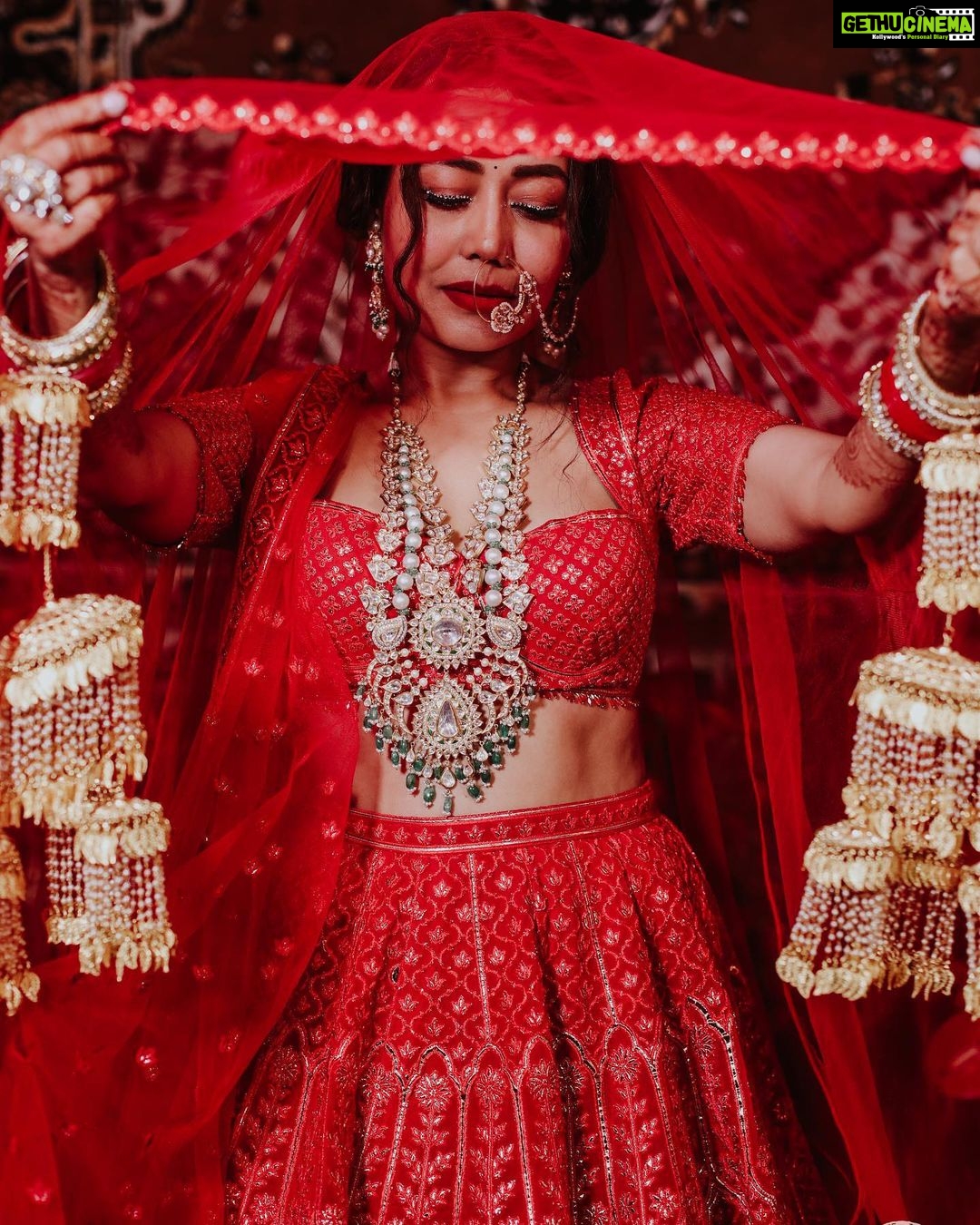 Neha Kakkar - 3.4 Million Likes - @rohanpreetsingh βs Bride! β₯οΈβ₯οΈπ
Photography @deepikasdeepclicks
Wearing @falgunishanepeacockindia
@falgunipeacock @shanepeacock
Jewellery by @archanaaggarwalofficial
Nath by @merialmariofficial
Makeup by @vibhagusain
Hair by @deepalid10
Chooda & Kaleera by @omsons_bridal_store bridal_studio
#NehuPreet #NehuDaVyah
#falgunishanepeacockindia #falgunipeacock #shanepeacock