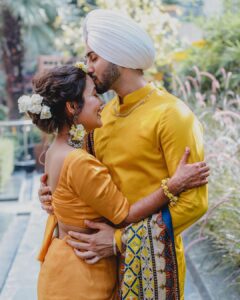 Neha Kakkar Instagram - #NehuPreet Ki Haldi Ceremony! ♥️💛🙏🏼😇 @rohanpreetsingh ♥️😇

Our Outfits : @shilpiahujaofficial 
Jewellery :  @indiatrend 
@justpeachyindia 
Styled By : @ritzsony @styledose1 
Rohu’s Footwears: @italianshoesco 
Make up: @vibhagusain 
Hair: @deepalid10 
Photography: @deepikasdeepclicks 
Mehendi: @rajumehandiwala6 
 
#NehuDaVyah