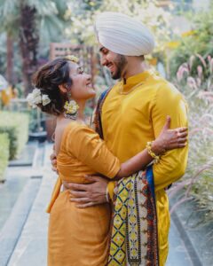 Neha Kakkar Instagram - #NehuPreet Ki Haldi Ceremony! ♥️💛🙏🏼😇 @rohanpreetsingh ♥️😇

Our Outfits : @shilpiahujaofficial 
Jewellery :  @indiatrend 
@justpeachyindia 
Styled By : @ritzsony @styledose1 
Rohu’s Footwears: @italianshoesco 
Make up: @vibhagusain 
Hair: @deepalid10 
Photography: @deepikasdeepclicks 
Mehendi: @rajumehandiwala6 
 
#NehuDaVyah