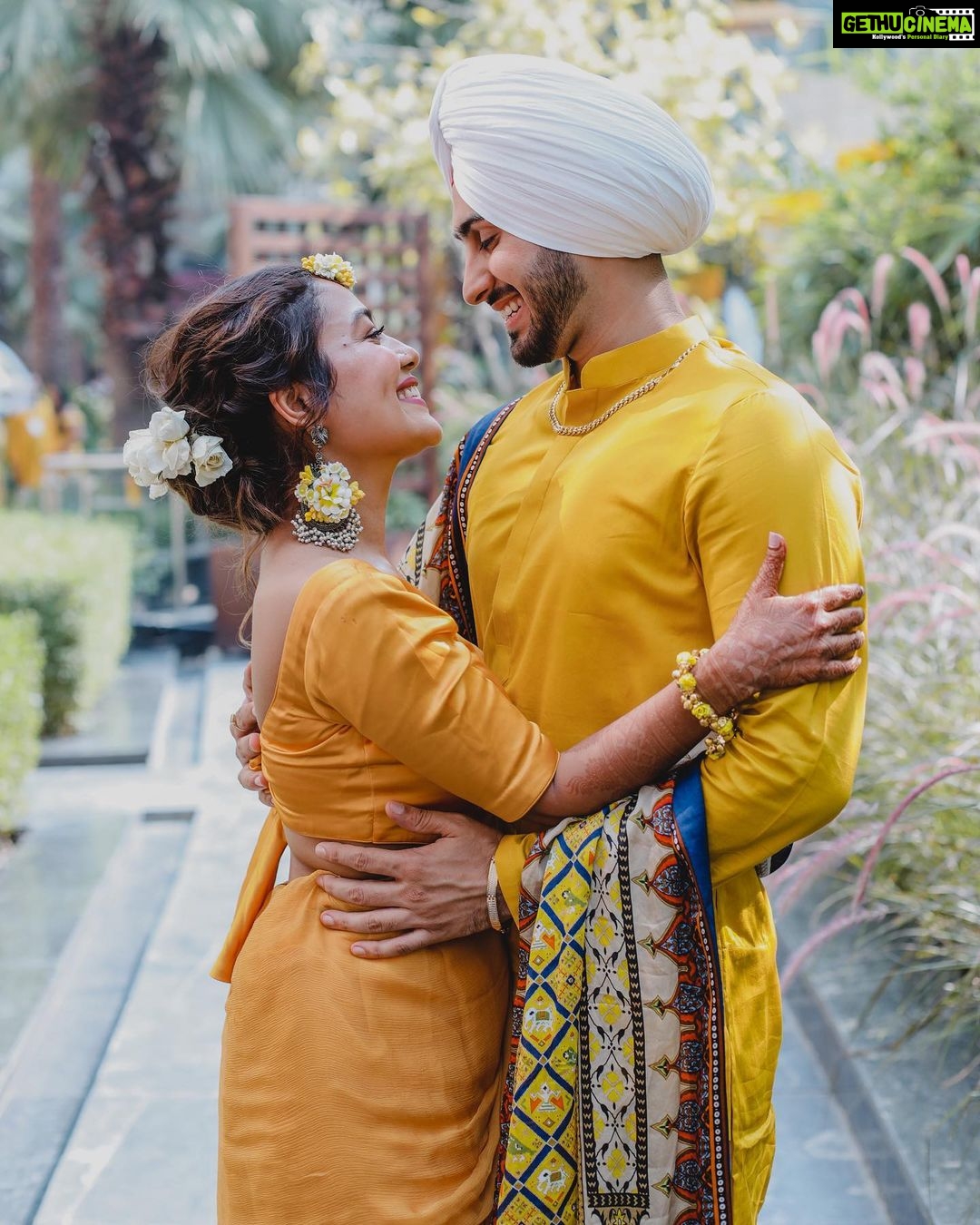 Neha Kakkar - 4.2 Million Likes - #NehuPreet Ki Haldi Ceremony! β₯οΈπππΌπ @rohanpreetsingh β₯οΈπ
Our Outfits : @shilpiahujaofficial
Jewellery : @indiatrend
@justpeachyindia
Styled By : @ritzsony @styledose1
Rohuβs Footwears: @italianshoesco
Make up: @vibhagusain
Hair: @deepalid10
Photography: @deepikasdeepclicks
Mehendi: @rajumehandiwala6
#NehuDaVyah