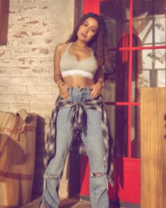 Neha Kakkar Instagram - Caption? 🙈 
#TaaronKeShehar