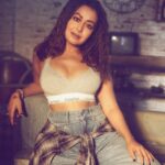 Neha Kakkar Instagram - Caption? 🙈 #TaaronKeShehar