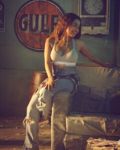 Neha Kakkar Instagram - Caption? 🙈 
#TaaronKeShehar