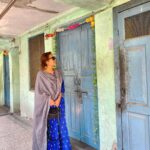 Neha Kakkar Instagram - This is the Bungalow we Own now in #Rishikesh and Swipe Right to see the house where I was Born ❤️🙏🏼 In the same house We Kakkar’s used to stay in a 1 Room inside which My Mother had put a table which was our kitchen in that small room. And that Room also was not our own, we were paying rent. And Now Whenever I see Our Own Bungalow in the Same City, I always get Emotional 🥺 . #SelfMade #NehaKakkar ❤️💪🏼 Biggest Thanks to My Family @sonukakkarofficial @tonykakkar Mom Dad Mata Rani (God) ❤️🙏🏼 and Ofcourse My NeHearts and All My Well wishers ❤️🙌🏼 . #NehuDiaries #Utrakhand #KakkarFamily Home Sweet Home