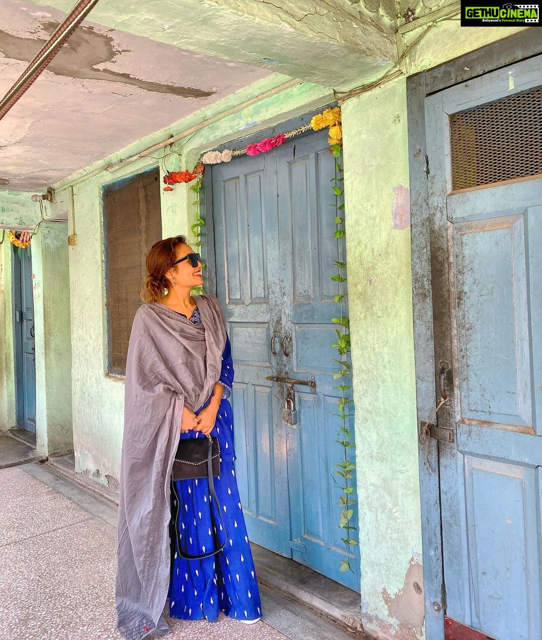 Neha Kakkar - 2.1 Million Likes - This is the Bungalow we Own now in #Rishikesh and Swipe Right to see the house where I was Born β€οΈππΌ In the same house We Kakkarβs used to stay in a 1 Room inside which My Mother had put a table which was our kitchen in that small room. And that Room also was not our own, we were paying rent. And Now Whenever I see Our Own Bungalow in the Same City, I always get Emotional π₯Ί .
#SelfMade #NehaKakkar β€οΈπͺπΌ Biggest Thanks to My Family @sonukakkarofficial @tonykakkar Mom Dad Mata Rani (God) β€οΈππΌ and Ofcourse My NeHearts and All My Well wishers β€οΈππΌ .
#NehuDiaries #Utrakhand #KakkarFamily
