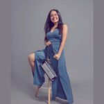 Neha Kakkar Instagram - How I listen to Neha Kakkar songs on @boAt.nirvana 🥰😇 #IamaboAtHead #NehaKakkar #SoulOfTheMusicians #BoatNirvana . #IndianIdol Tonight at 8 pm. 😎