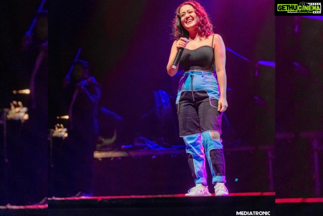 Neha Kakkar Instagram - Thank You #London πππΌ #NehaKakkarLive #NehaKakkar β₯οΈ #NehaKakkarUKTour . Outfit Credits: Top by @iamkenferns . Pants by @rabbity_clothing . Shoes: @nike . Styled by @styledose1 . @ritikavatsmakeupandhair . Pics by @themediatronic . #EventimApollo London, United Kingdom