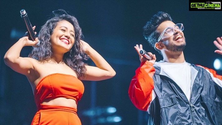 Neha Kakkar Instagram - Thank Youuuu #Dallas 😍🔥 #NehaKakkarLive #NehaKakkar #NehaKakkarUSCanadaTour . Pics by @themediatronic . Outfit by @thread_trend . Jewellery: @amanisaccessories . Styled by @styledose1