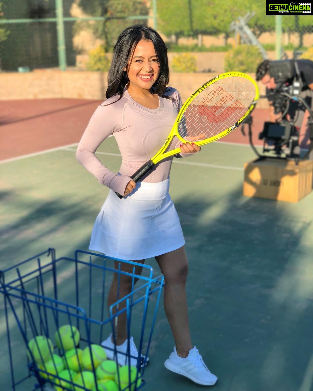 Neha Kakkar Instagram - #DilliWaliye ♥️ 2 Days to go!! . #NehaKakkar #LoveHasNoBoundaries #NehuDiaries Los Angeles, California