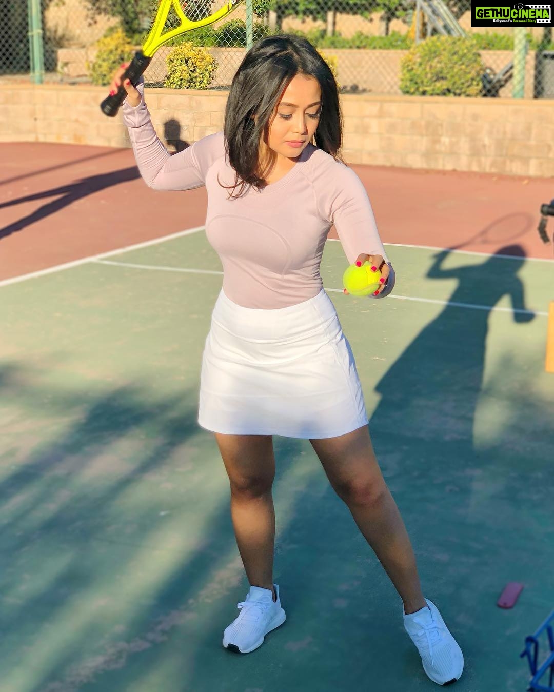Neha Kakkar Instagram - #DilliWaliye ♥️ 2 Days to go!! . #NehaKakkar #LoveHasNoBoundaries #NehuDiaries Los Angeles, California