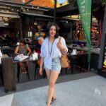Neha Pendse Instagram - Being touristy… #bangkok #famjam #asiatic #village