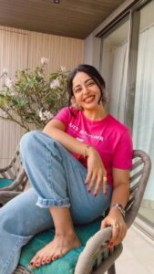 Neha Pendse Instagram - A girl just wants to chill at home, a girl loves spending more time nurturing her paw fam and home 🪴. Btw am thinking of adding fruit peels to my home plants. Any awesome tippanni ??