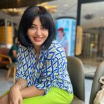 Neha Pendse Instagram - Wishing you day as graphic as meeeeee 🌴🌈 p.c @ishansupriyamilind